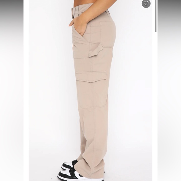 White Fox Boutique - Know Your Worth Low Rise Cargo Pants Beige (XS) brand new - Picture 3 of 9